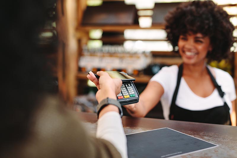 Man paying for dinner with credit card